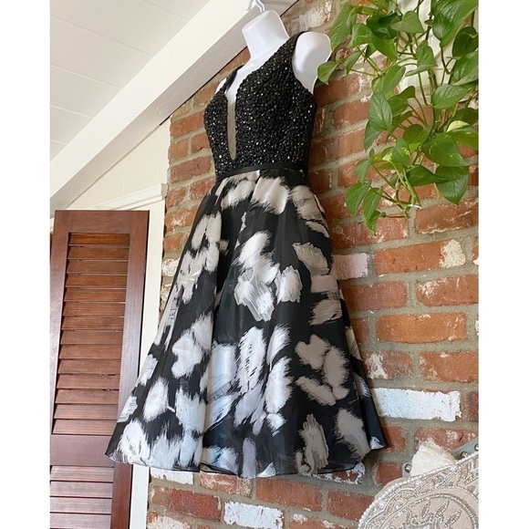 Jovani black and silver rhinestone short prom fit and flare dress size 2 - Picture 4 of 12